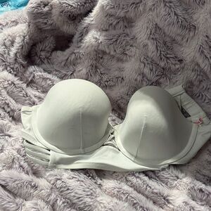 Elegant White Strapless push-up bra